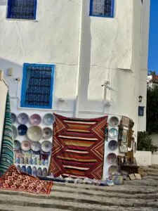 Exposition des produits de l'artisanat tunisien à Sidi Bou Said