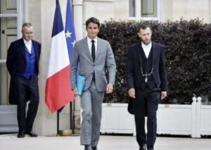 Emmanuel Macron : consultations politiques et quête de consensus pour la nomination du Premier ministre