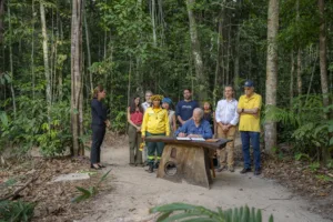 Joe Biden signant la proclamation du 17 novembre comme Journee international de la sauvegarde ( musée de l'Amazonie, credit p