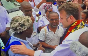 Emmanuel Macron à Mayotte ( photo prise à partir d'une vidéo)