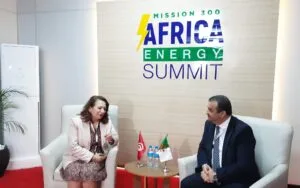 Mohamed Arkab, ministre algérien de l'Énergie, des Mines et des Énergies renouvelables et Fatma Thabet, ministre tunisienne d