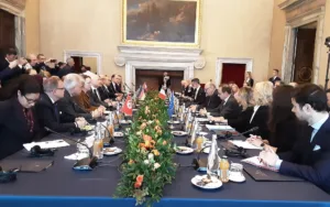 Reunion entre les partenaires du projet South Corridor ( CD Ministère de l'Énergie et des Mines )