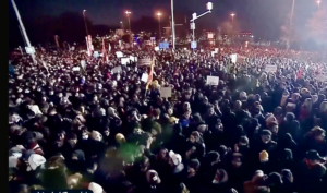 Manifestation massive à Istanbul la nuit du 21 au 22 mars 25 ( capture d'ecran