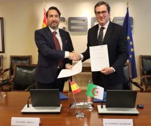 Signature du MoU entre les organisations patronales CREA et CEOE ( Credit photo CREA)