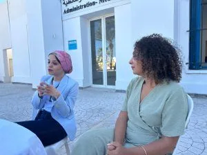 La poétesse et traductrice algérienne Lamis Saidi et l'ecrivaine marocaine Samira El Ayachi lors d'en échange avec le public